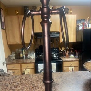 Bronze tone, towel rack